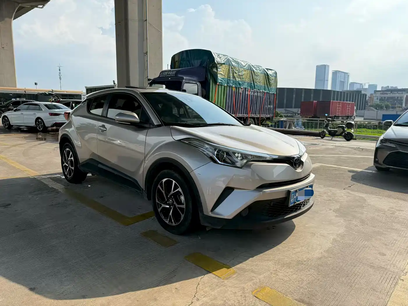 Photo 2 - Toyota C-HR