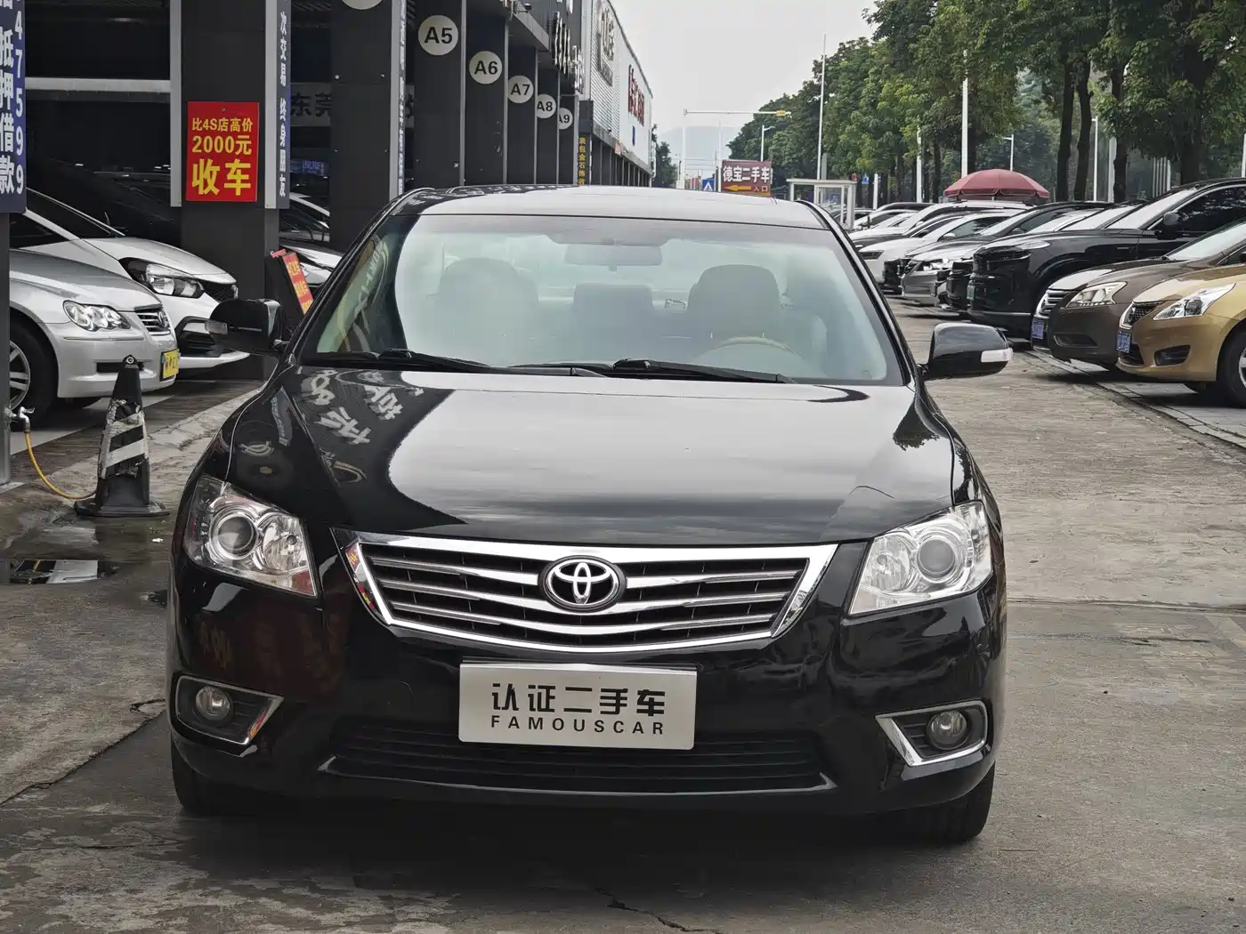 Фото 2 - Toyota Camry