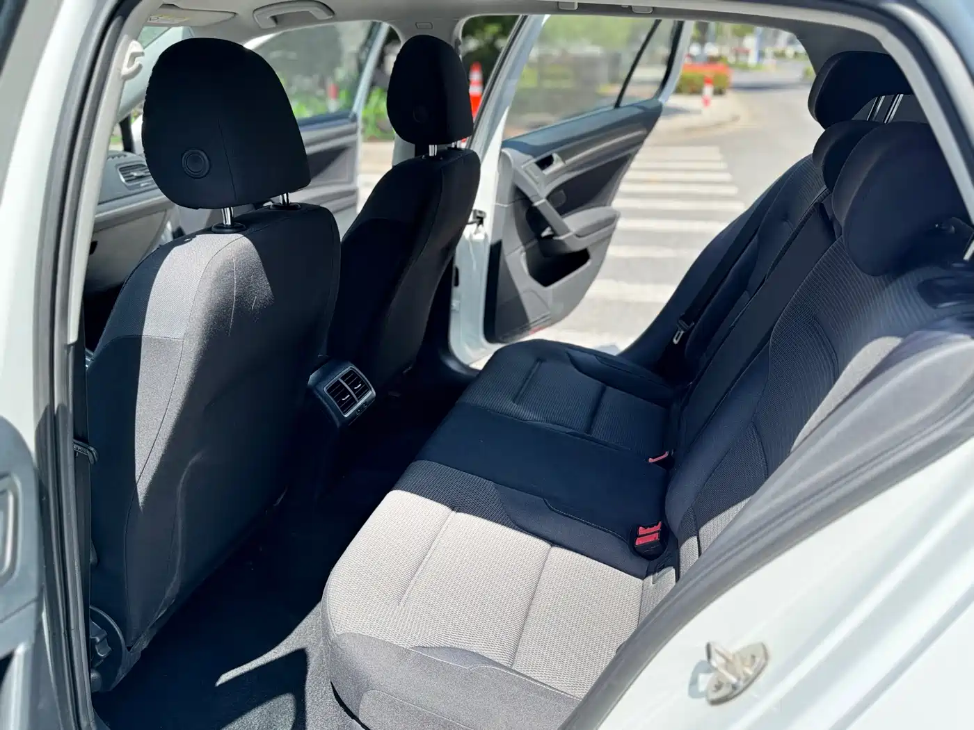 Volkswagen Golf 2016 230TSI Automatic Comfort фото 9