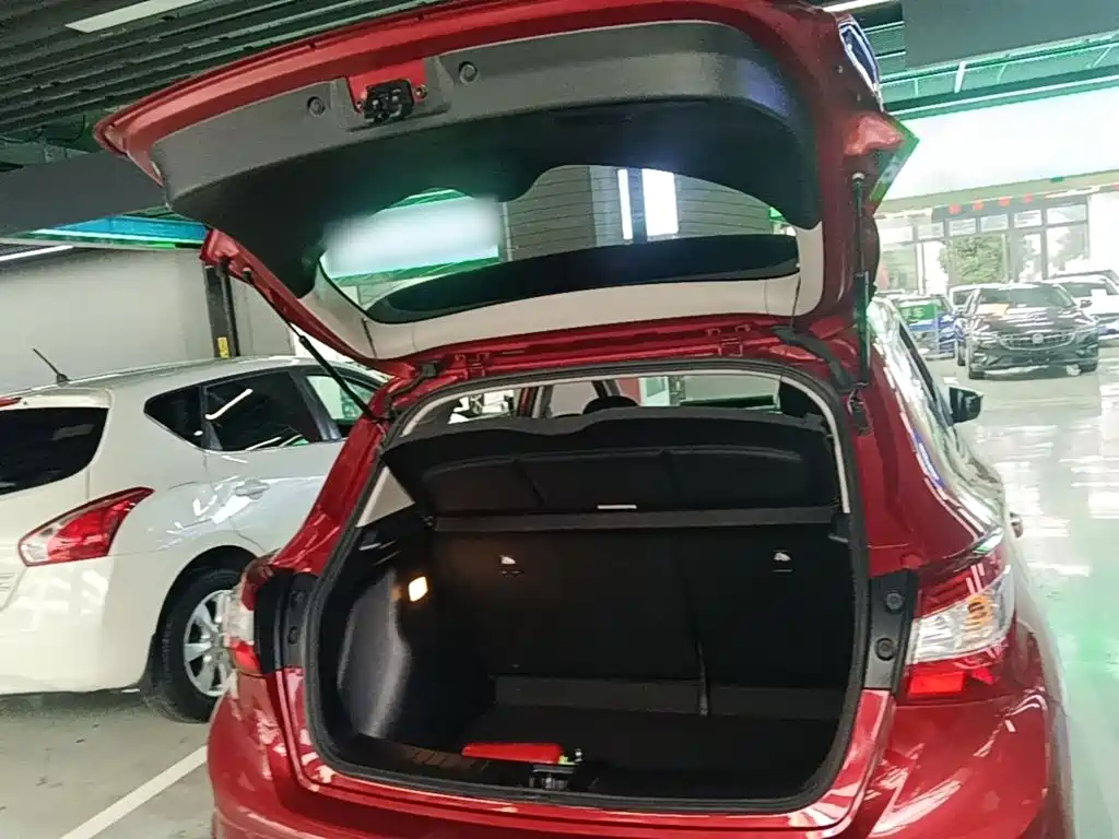 Nissan Tiida 2022 2021 1.6L CVT Cool Edition