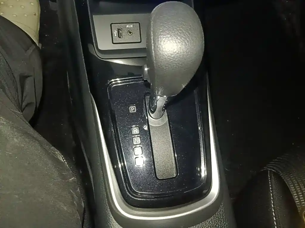 Фото 14 - Nissan Tiida