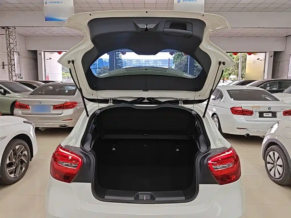 Mercedes-Benz A-Class (Import) 2015 A 180 Standard фото 19
