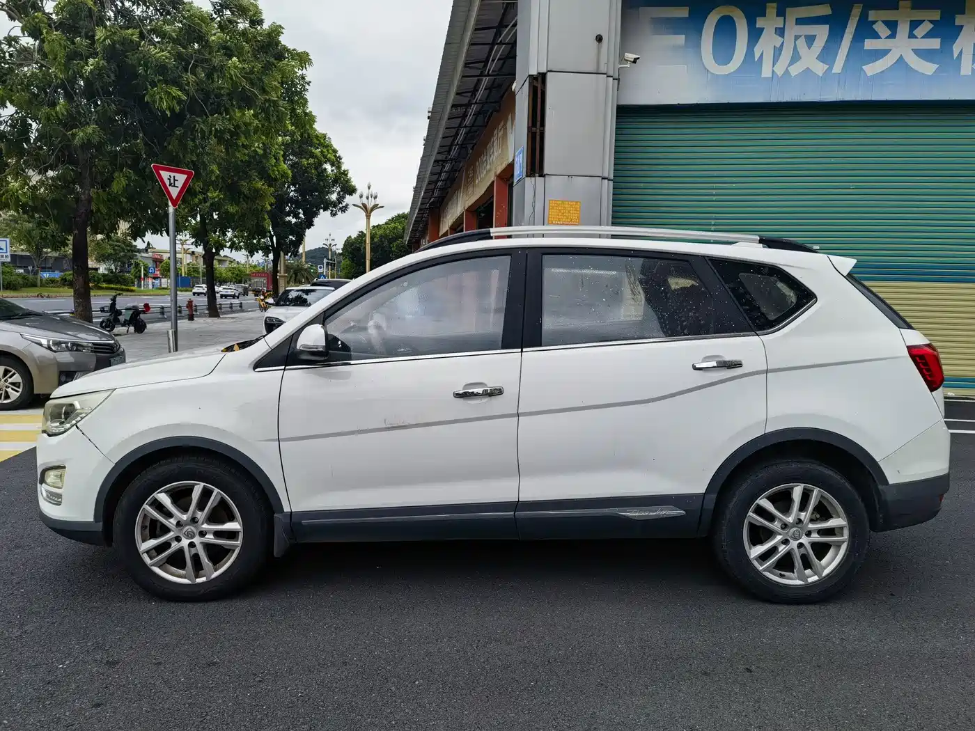Фото 4 - Baojun 560
