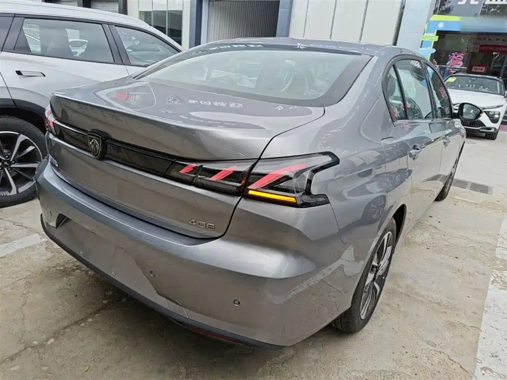 PEUGEOT 408