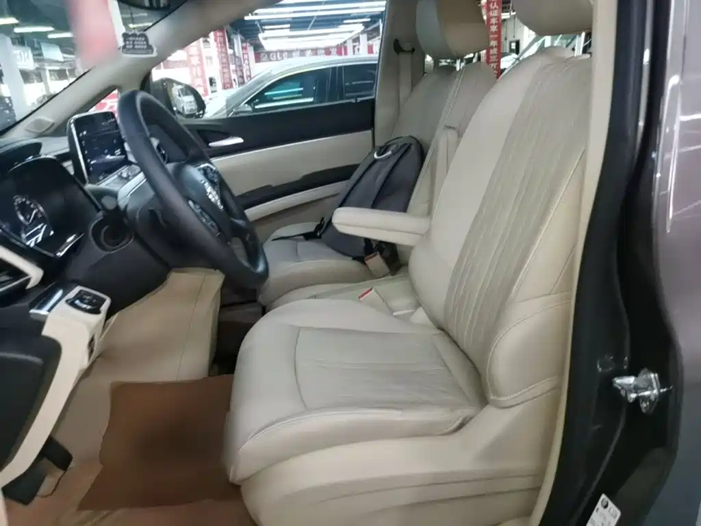 Фото 15 - Buick GL8