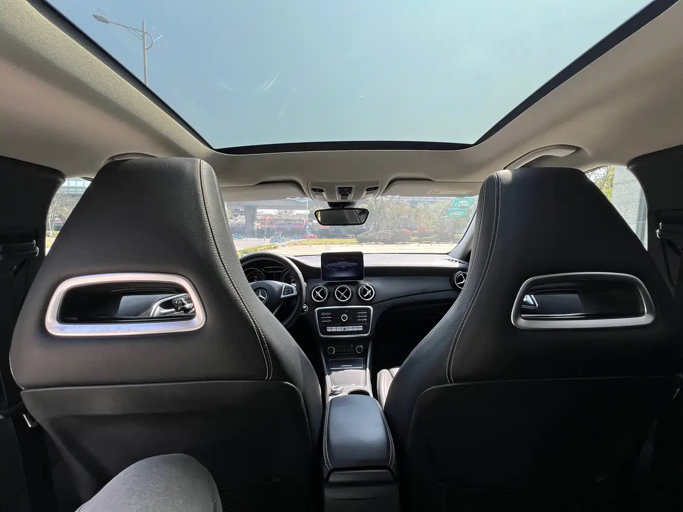 Mercedes-Benz GLA 2018 GLA 200 Dynamic фото 14