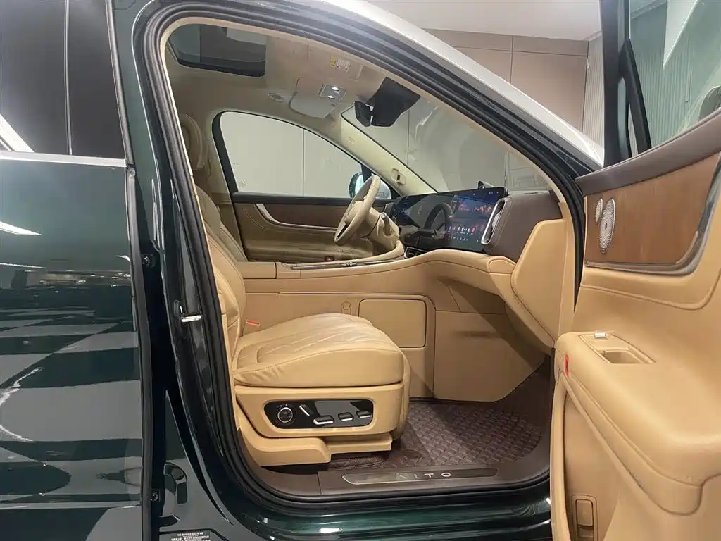 AITO Wenjie AITO M9 2024 Model Extended Range Ultra Edition 52kWh 5-Seater фото 28