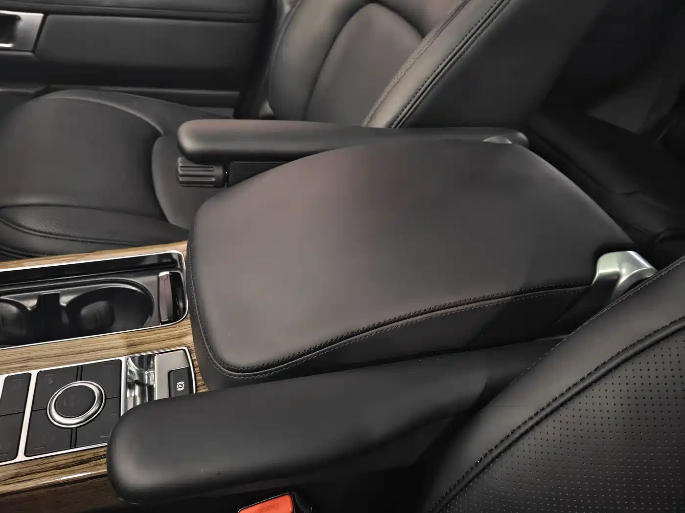 Land Rover Range Rover 2019 3.0 SC V6 Golden Age Edition фото 6