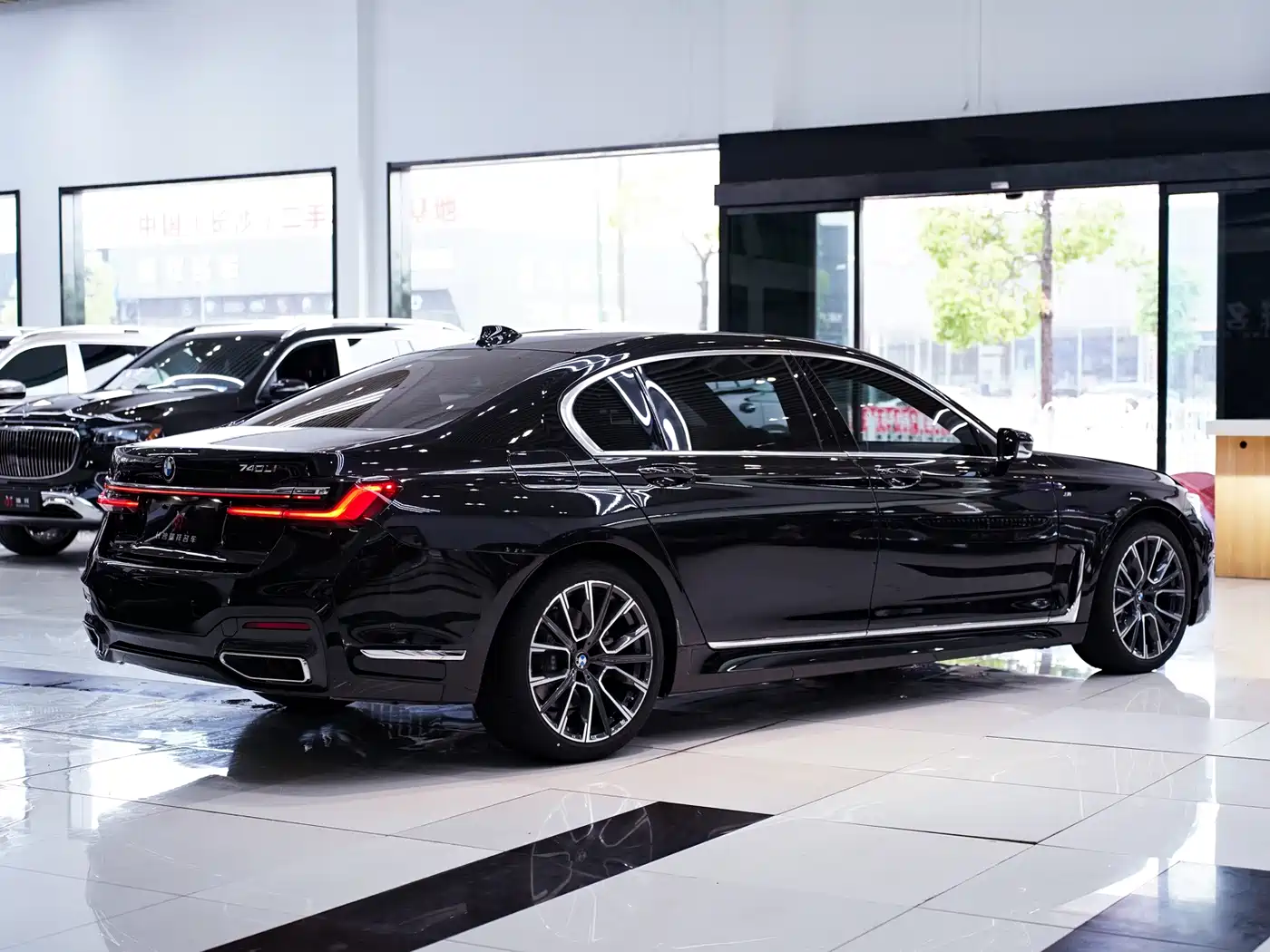 BMW 7 Series 2021 Model 740Li Leading M Sport Package фото 18