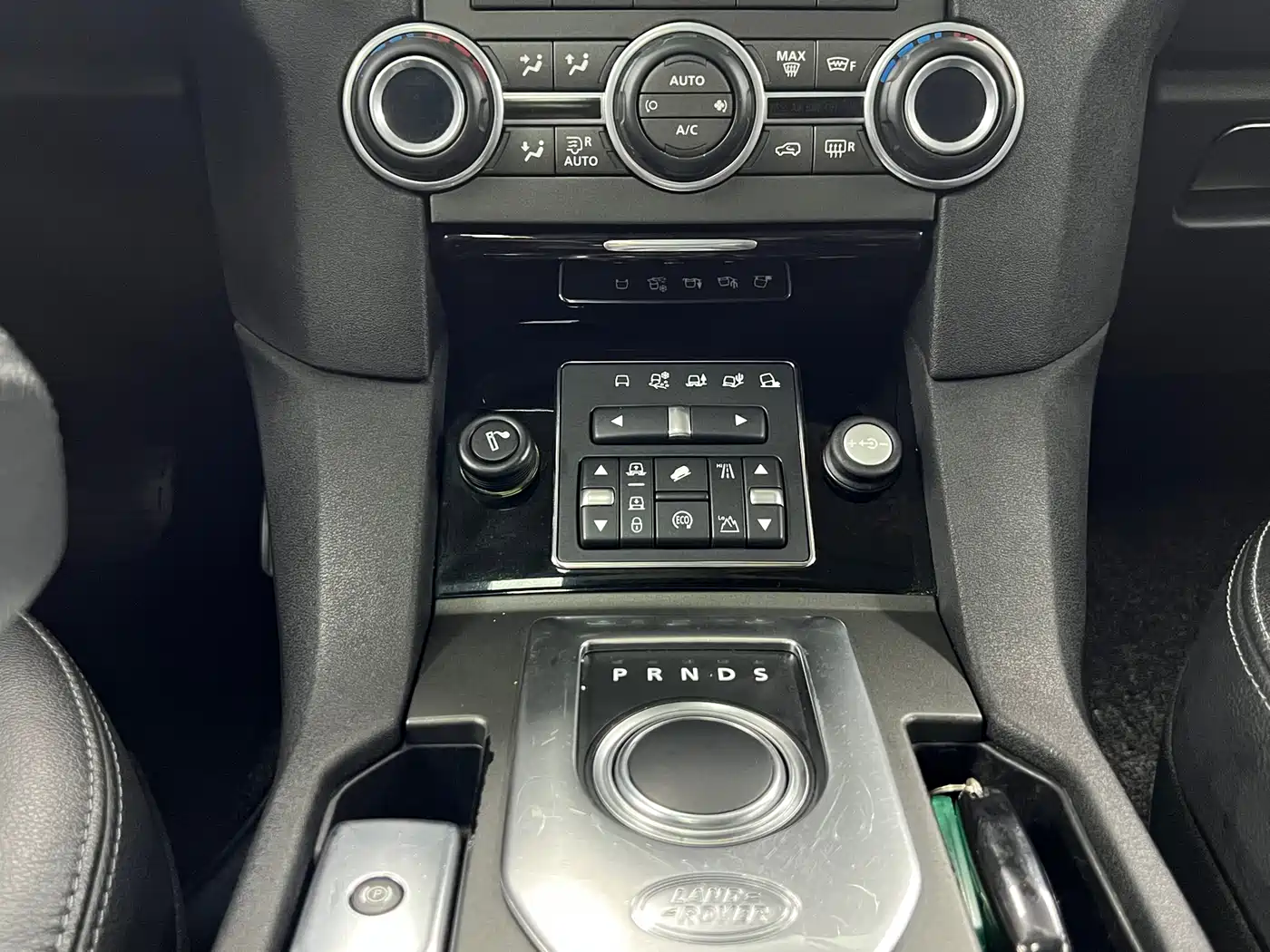Land Rover Discovery 2014 3.0 SC V6 HSE фото 10