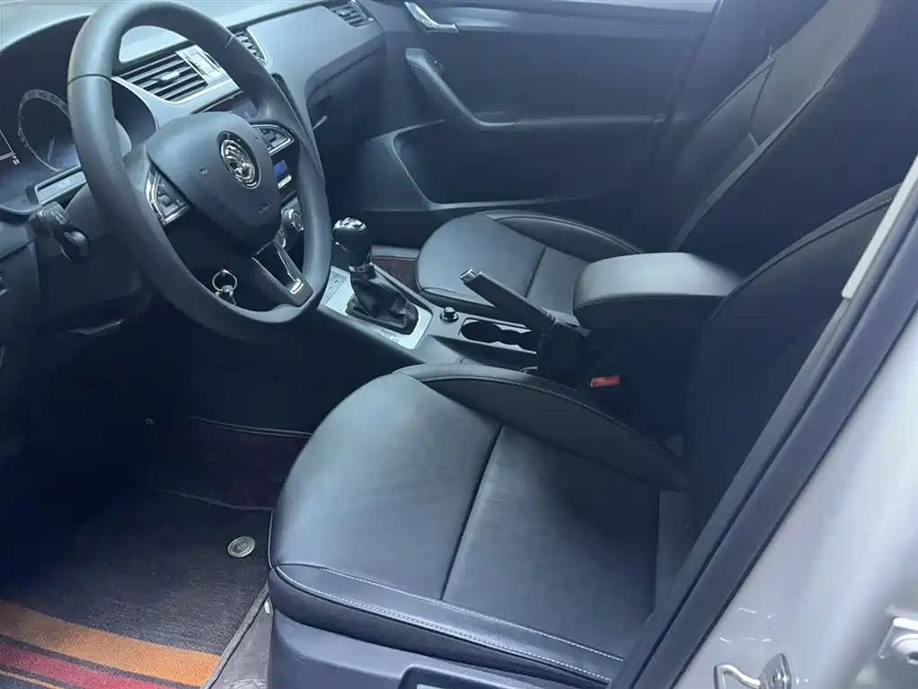 Škoda Octavia 2022 1.5L Automatic Comfort Edition фото 11