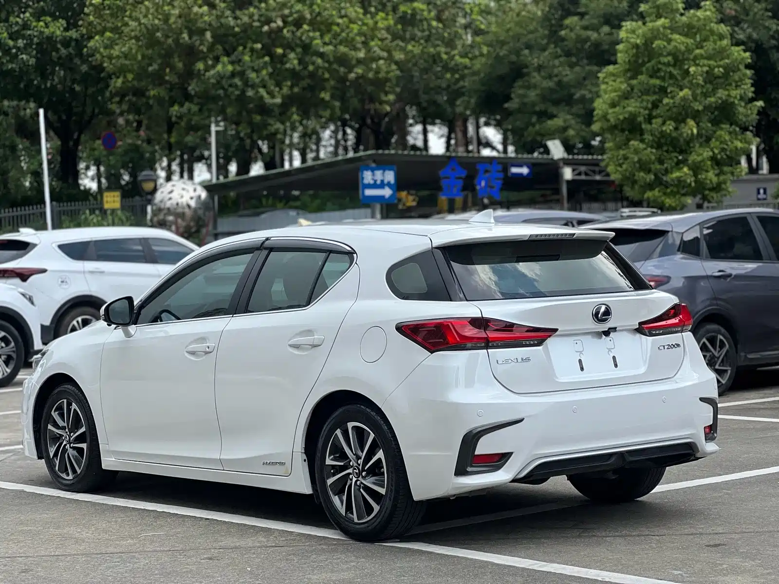 Photo 6 - Lexus CT