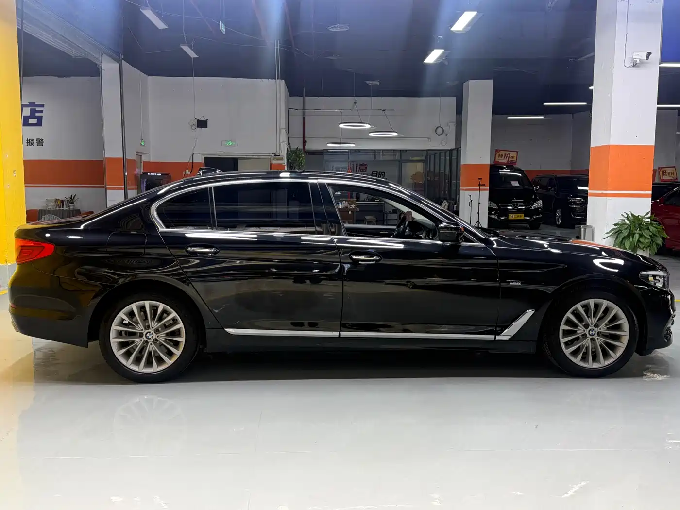 BMW 5 Series 2018 525Li Luxury Package фото 8