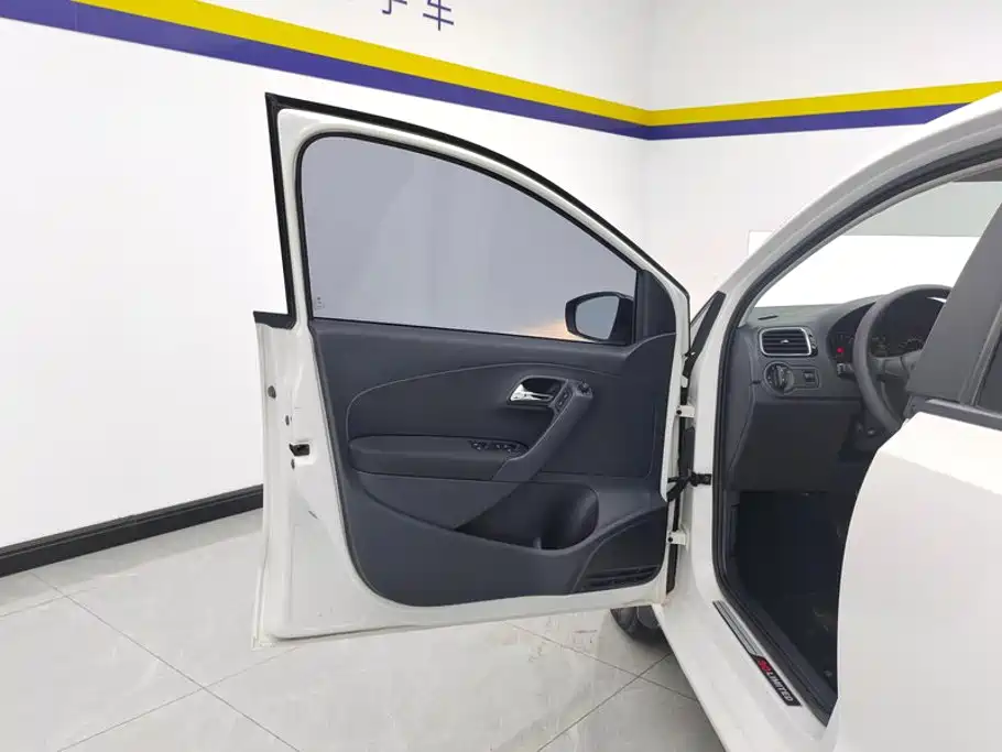 Volkswagen Polo 2015 2014 1.6L Automatic 30th Anniversary Edition