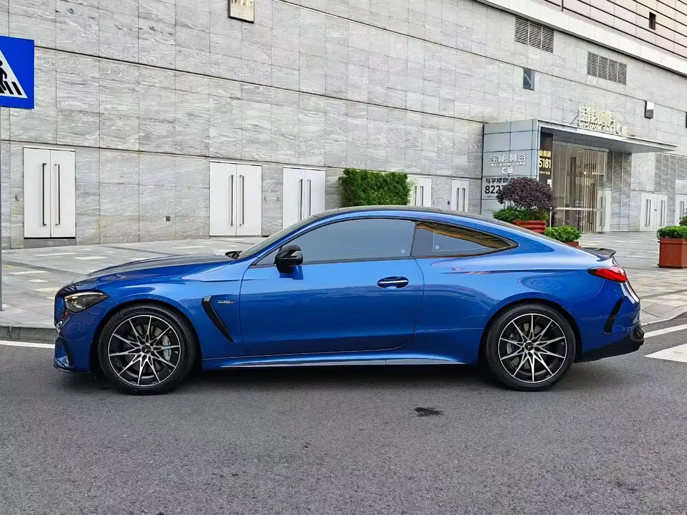 Mercedes-Benz Mercedes-AMG CLE 2024 AMG CLE 53 4MATIC+ Coupe фото 3