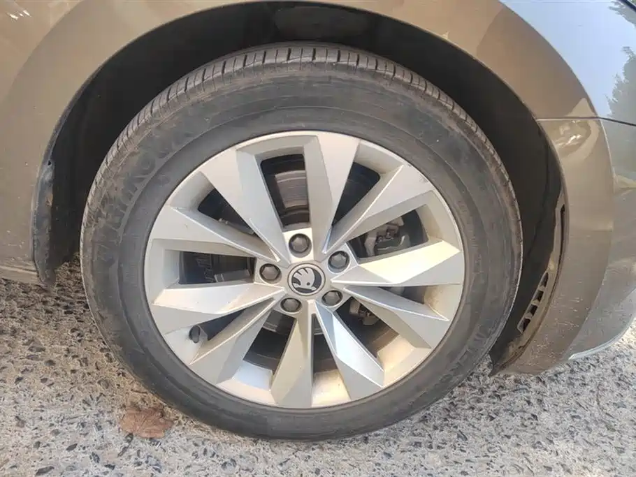 Škoda Superb 2016 TSI330 DSG Pioneer Edition фото 6