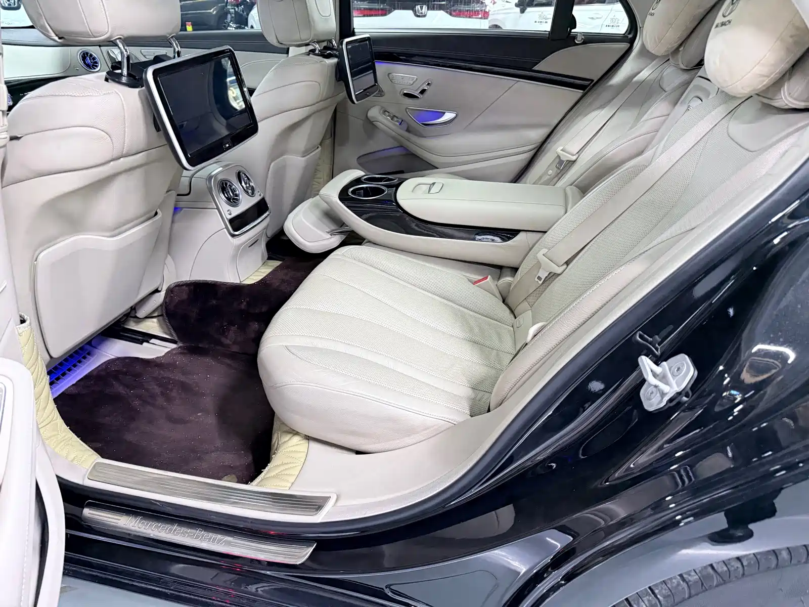 Фото 10 - Mercedes-Benz S-Class
