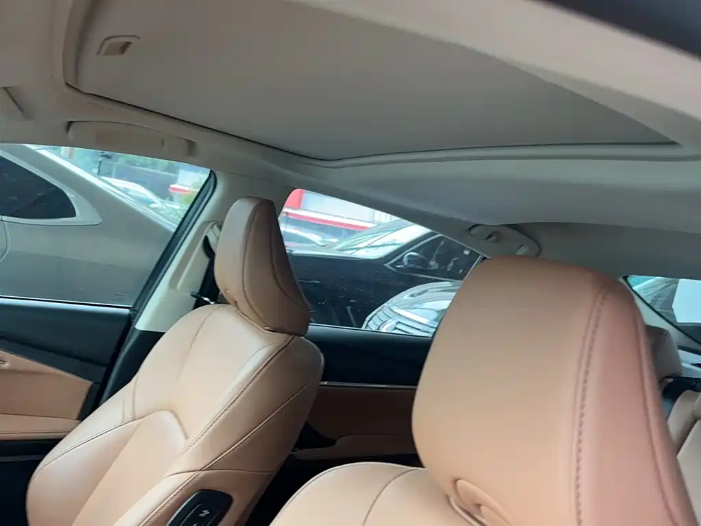 Toyota Camry 2024 2.0GVP Luxury Edition фото 15