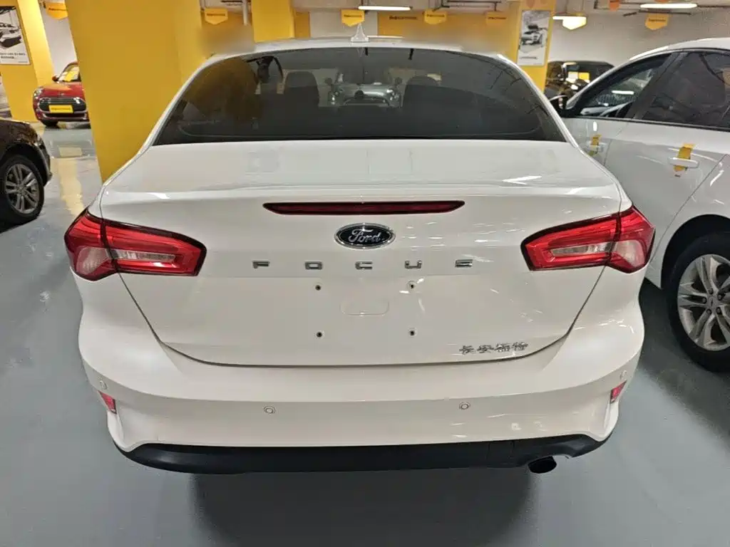 Фото 6 - Ford Focus