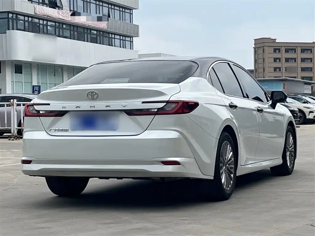 Toyota Camry 2024 2.0GVP Luxury Edition фото 9