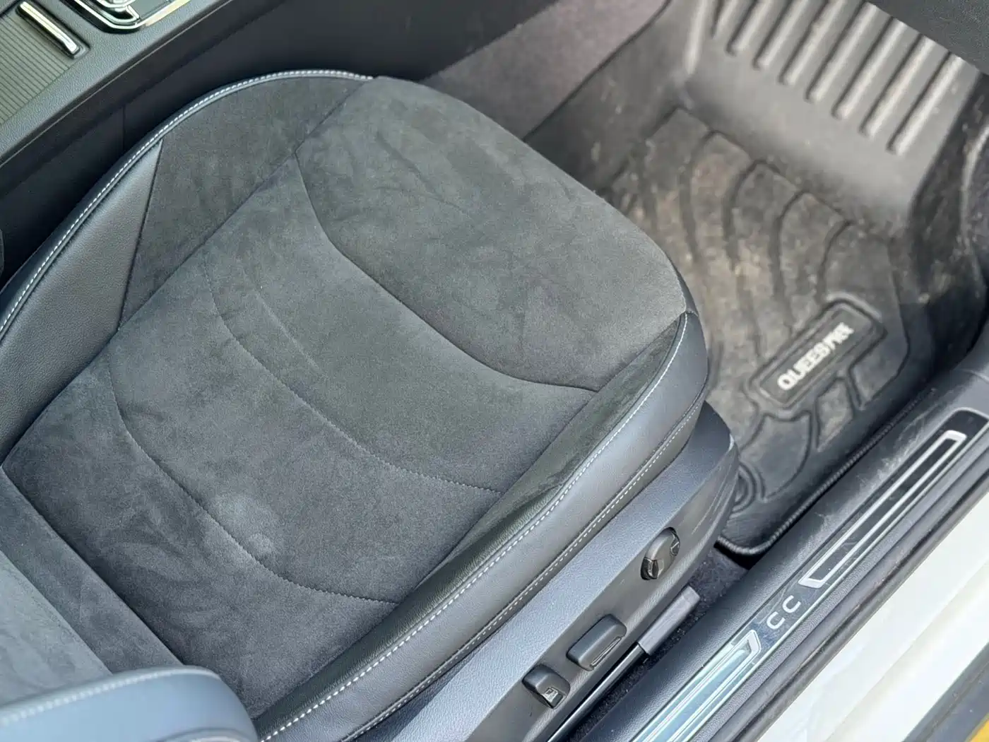 Volkswagen FAW-Volkswagen CC 2025 Shooting Brake 330TSI Hunter Eye Shared Edition фото 7