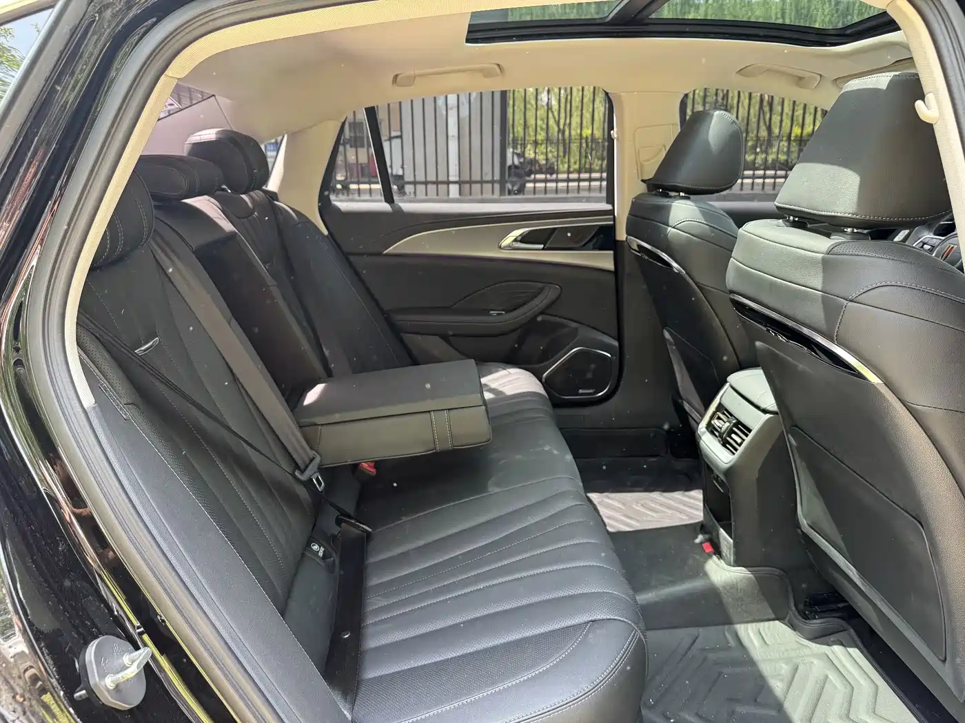 Hongqi H5 2024 2.0T Automatic Smart Connect Flag Smooth Edition фото 7
