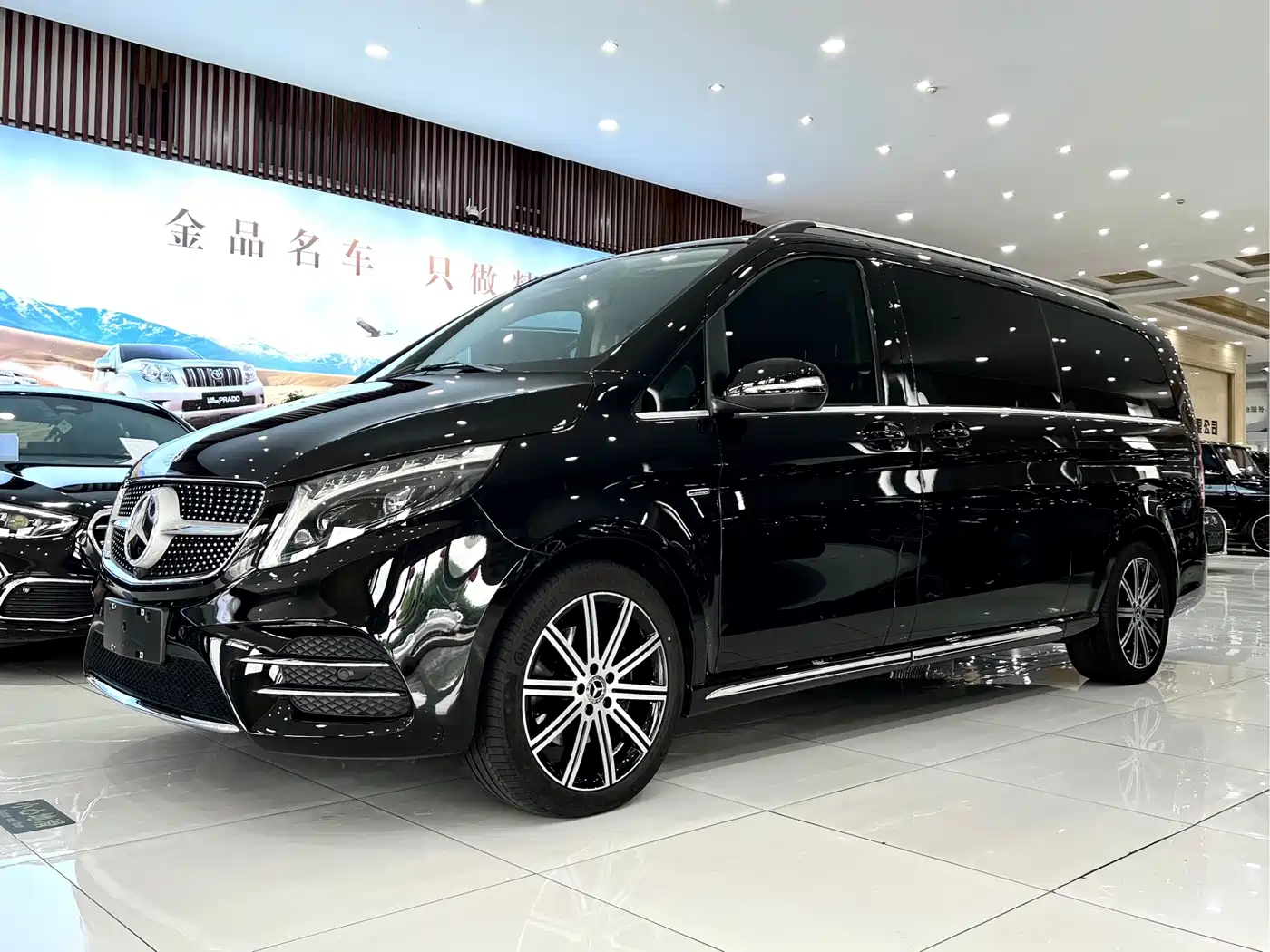 Mercedes-Benz V-Class 2022 V 260 L Long Wheelbase Luxury Edition фото 2