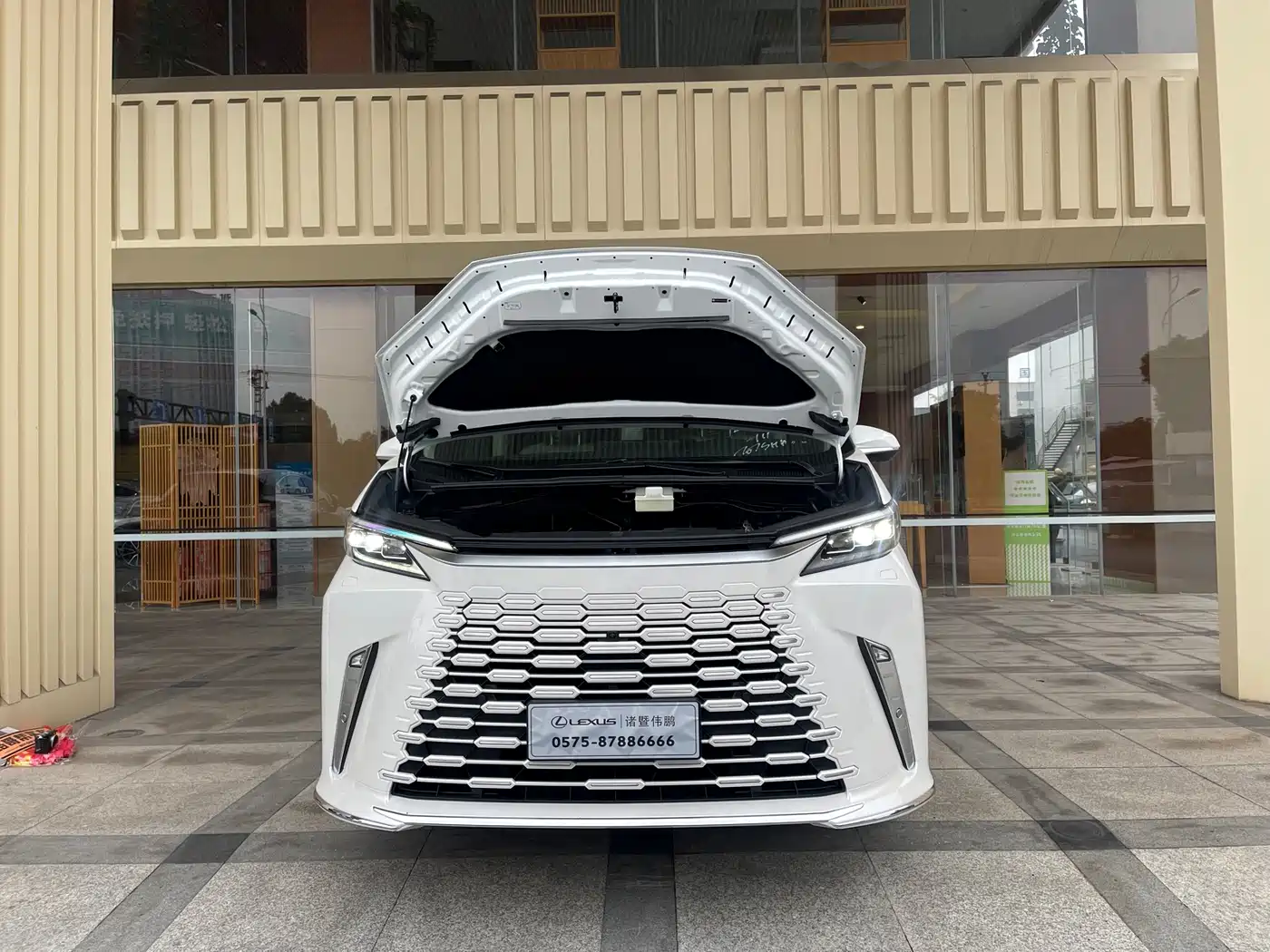 Lexus LM 2025 Model 500h Six-Seater Prestige Edition фото 12