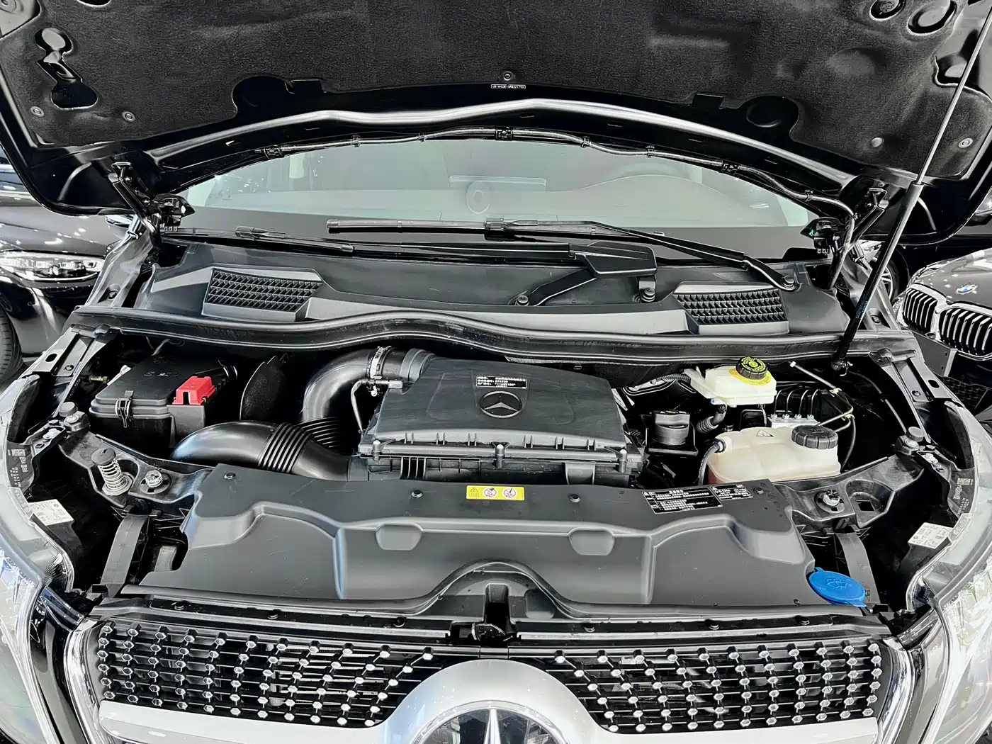 Mercedes-Benz V-Class 2022 V 260 L Long Wheelbase Luxury Edition фото 25