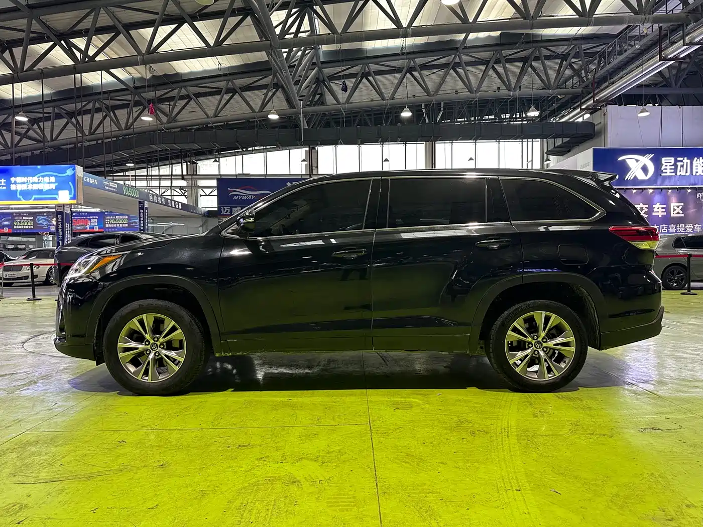 TOYOTA HIGHLANDER