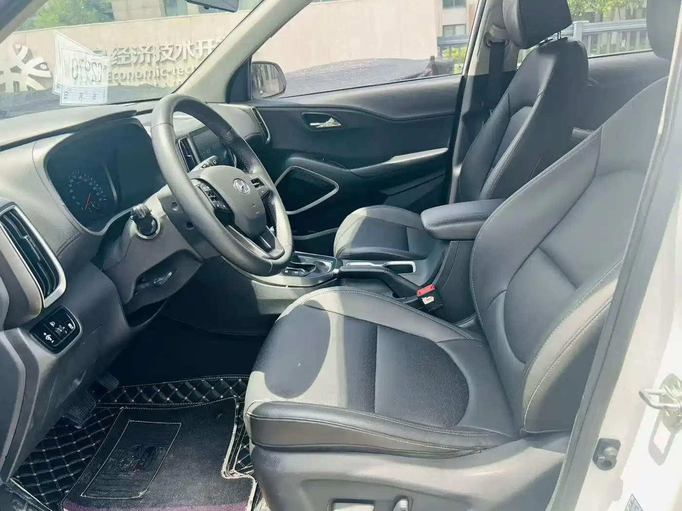Hyundai Beijing Hyundai ix35 2018 2.0L Automatic 2WD Zhiyong·Enjoyment Edition фото 4