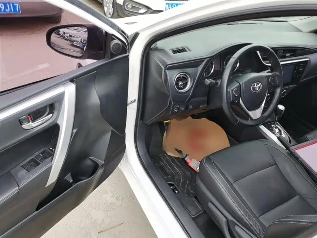 Toyota Corolla 2017 Facelift 1.2T S-CVT GL-i Leather Edition фото 16