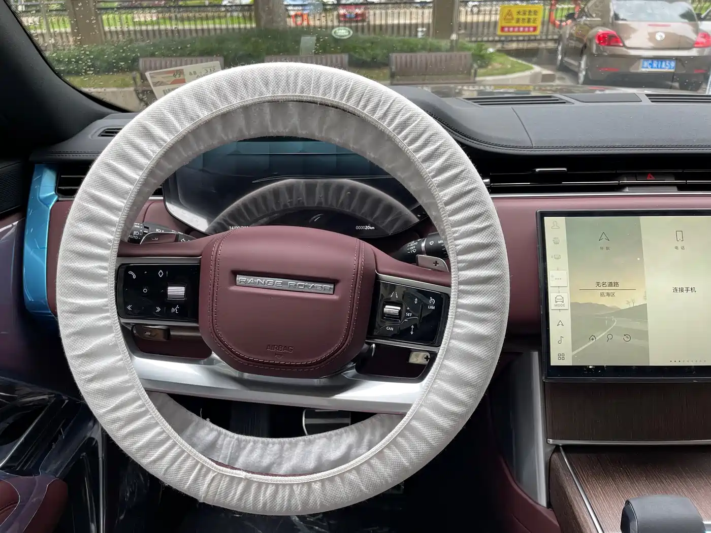 Land Rover Range Rover 2025 3.0 L6 400PS Genesis Extended Wheelbase фото 9