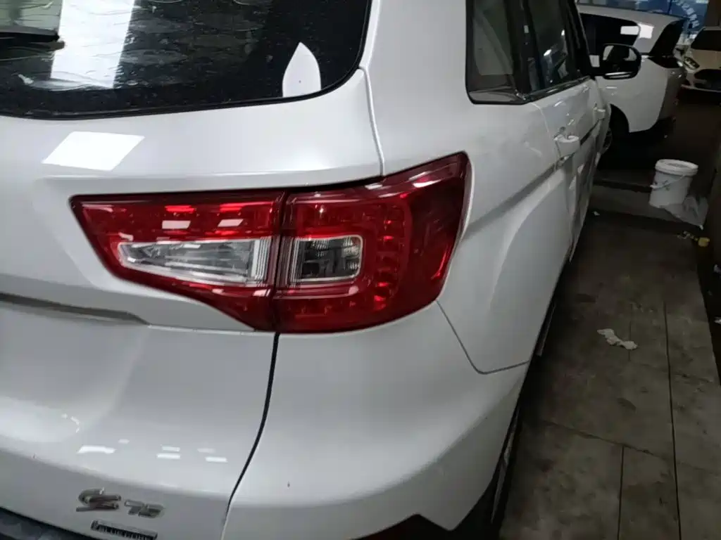 Photo 8 - Changan CS75