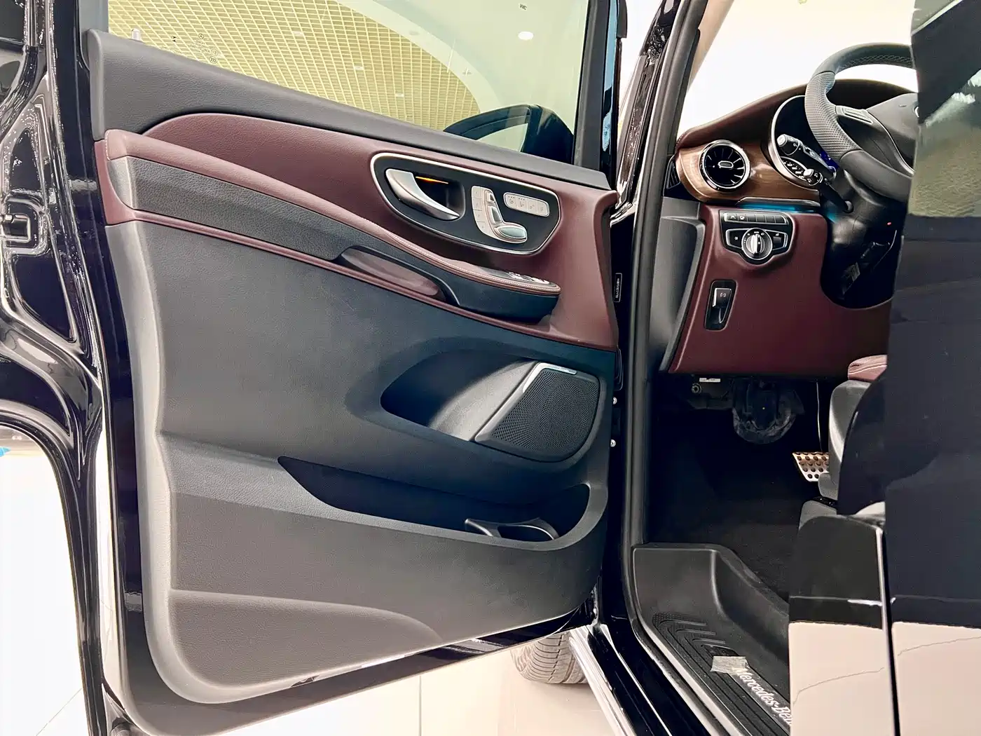 Mercedes-Benz V-Class 2022 V 260 L Long Wheelbase Luxury Edition фото 21