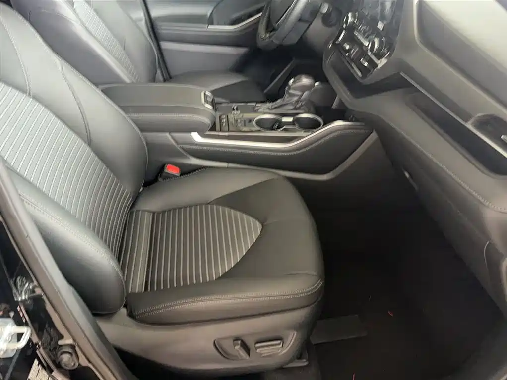Toyota Crown Kluger 2022 2.5L HEV 4WD Luxury Edition фото 3