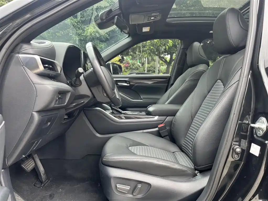 Toyota Crown Kluger 2022 2.5L HEV 4WD Luxury Edition фото 20