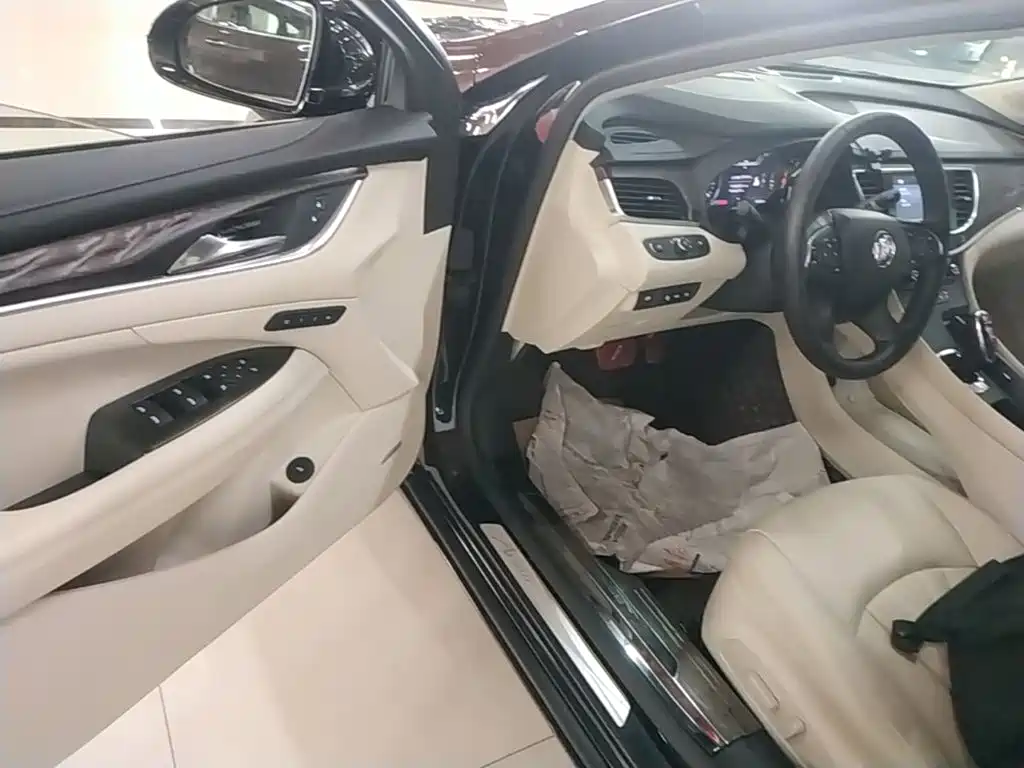 Photo 16 - Buick LaCrosse