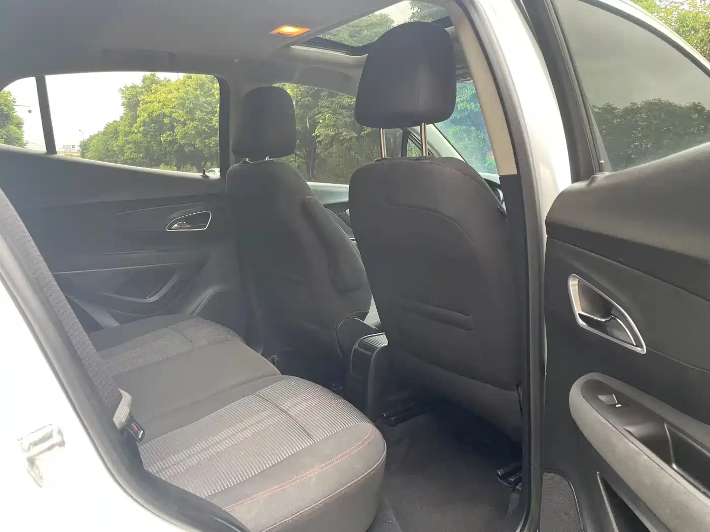 Buick Encore 2015 1.4T Automatic 2WD Urban Elite фото 6