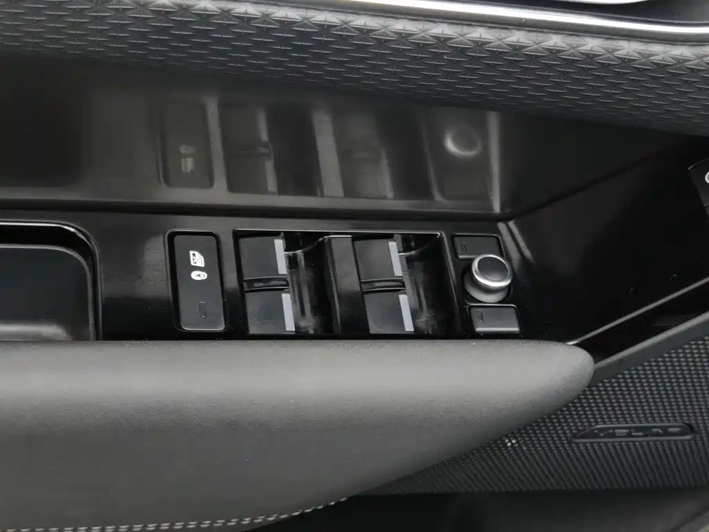 Фото 9 - Land Rover Range Rover Velar