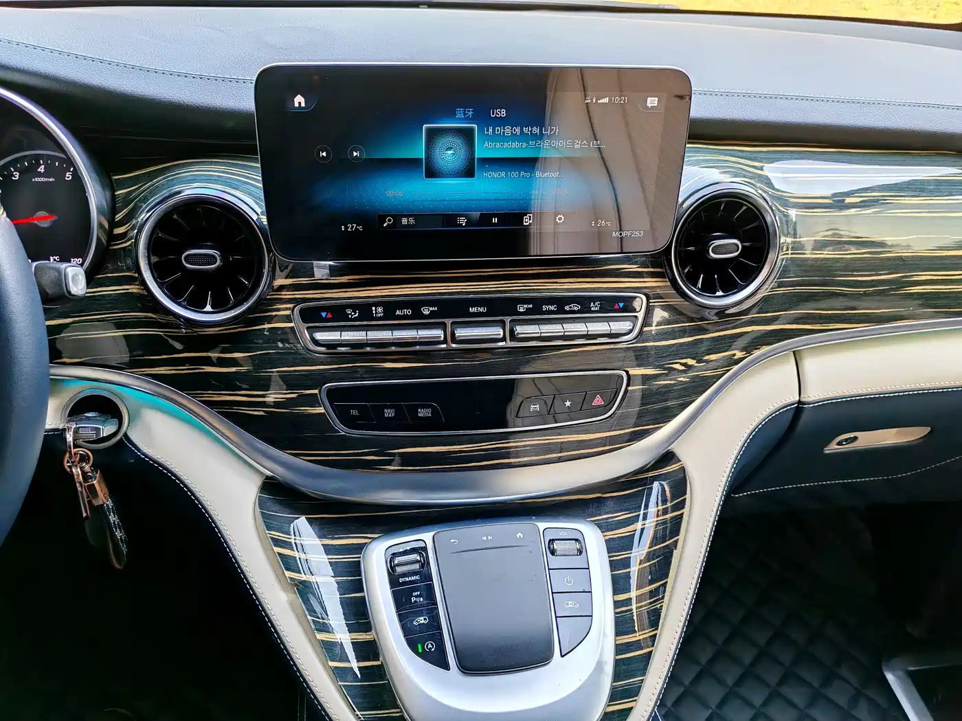 Mercedes-Benz V-Class 2021 V 260 L Long Wheelbase Premium Edition фото 15