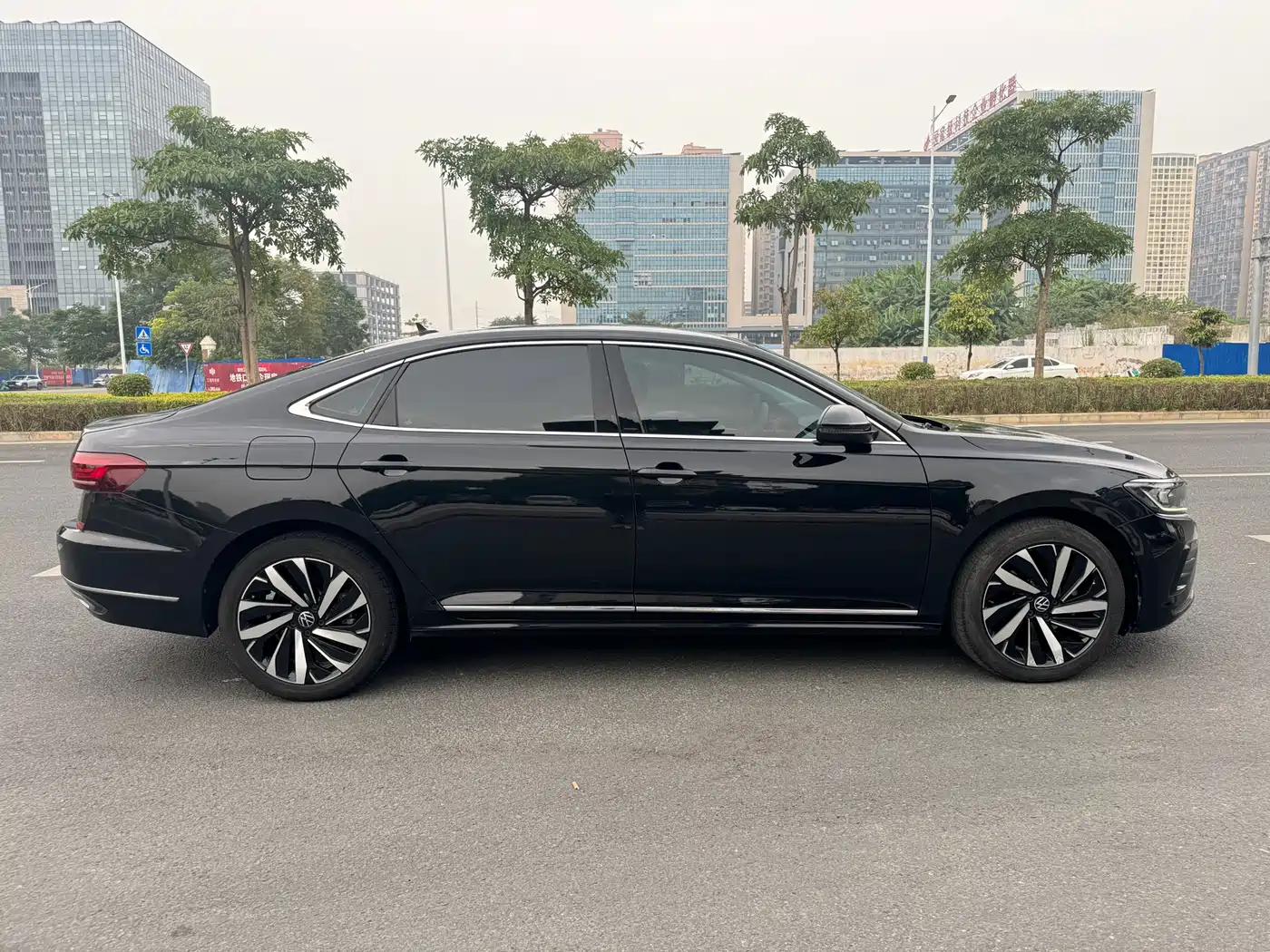 Volkswagen Passat 2023 330TSI Elite Edition фото 8