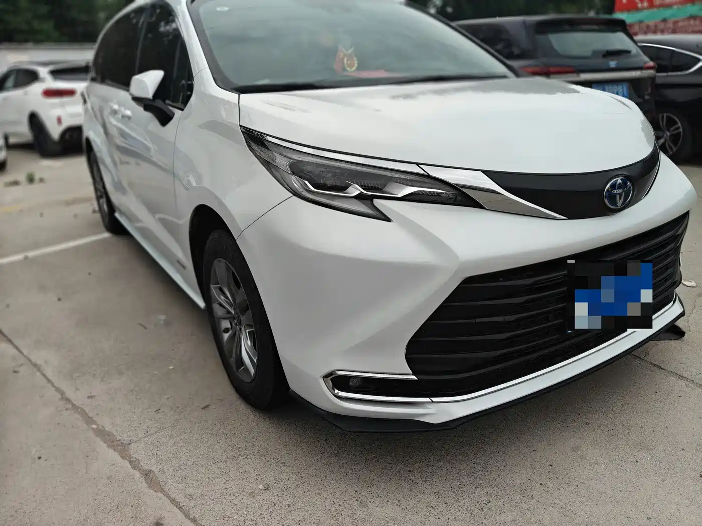 Toyota Sienna 2023 2.5L Hybrid Comfort Edition фото 3
