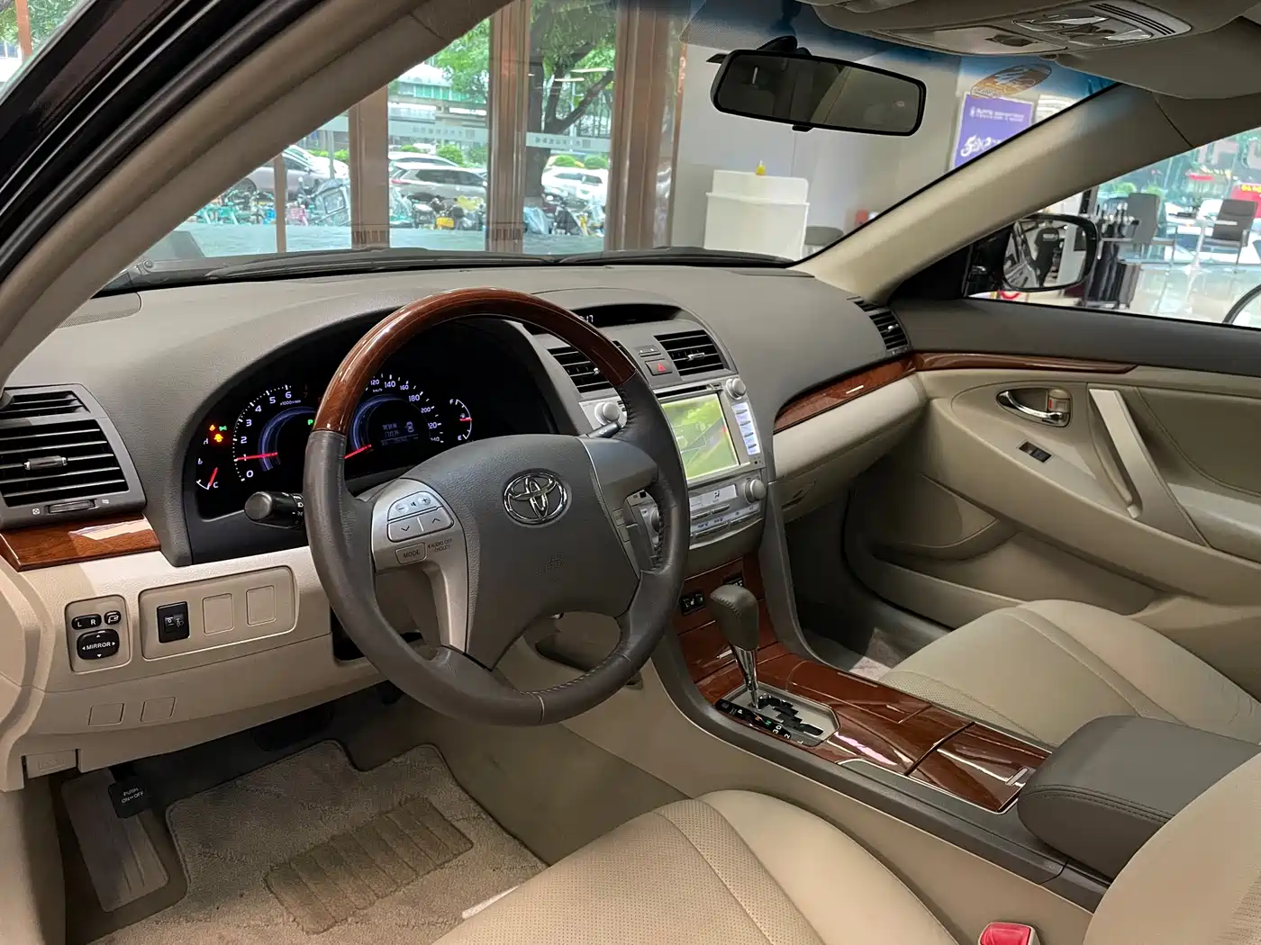 Toyota Camry 2013 200G Classic Luxury Edition фото 10