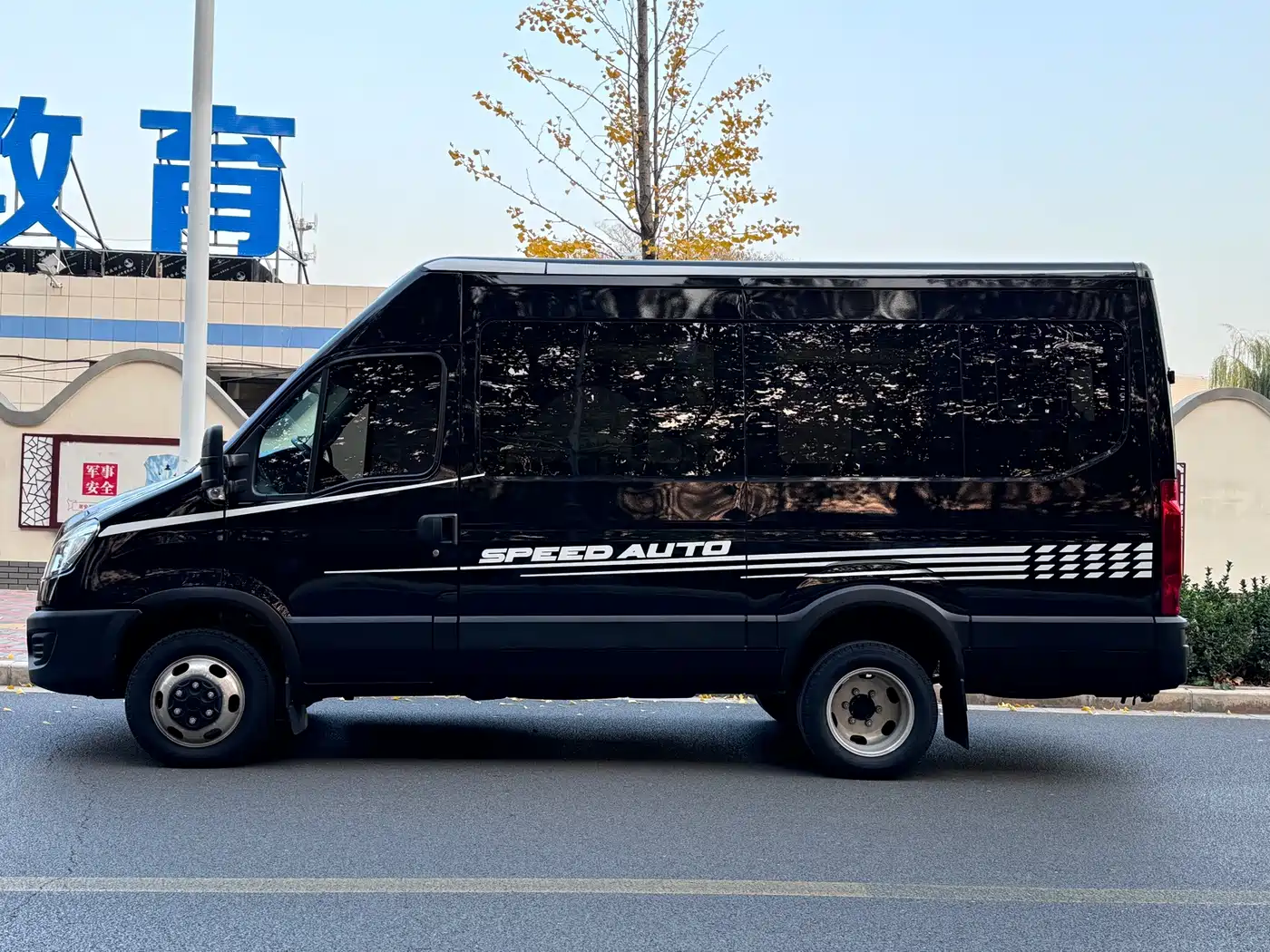 Iveco Daily 2023 2021 3.0T Manual Yunrui Long Wheelbase High Roof Manual Door