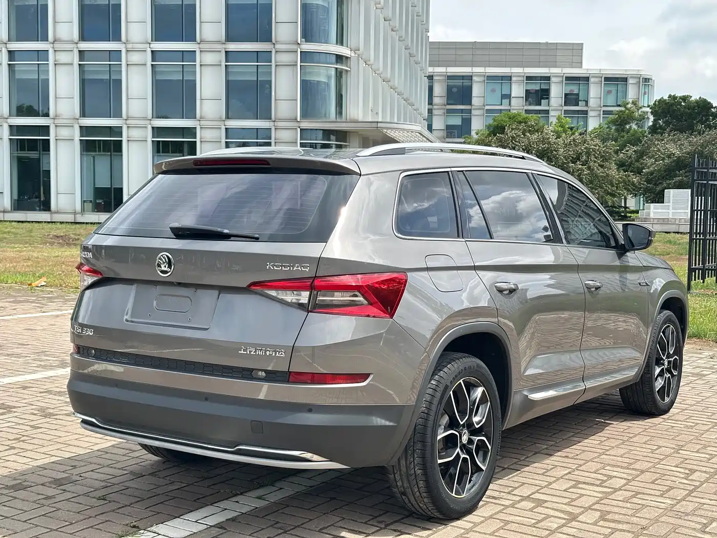 Škoda Kodiaq 2017 TSI330 7-seater 2WD Luxury Edition фото 5