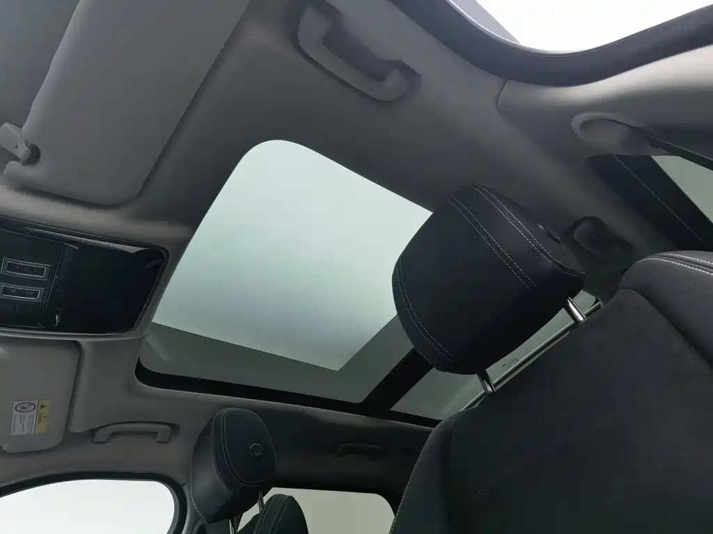 Фото 14 - Land Rover Range Rover Velar