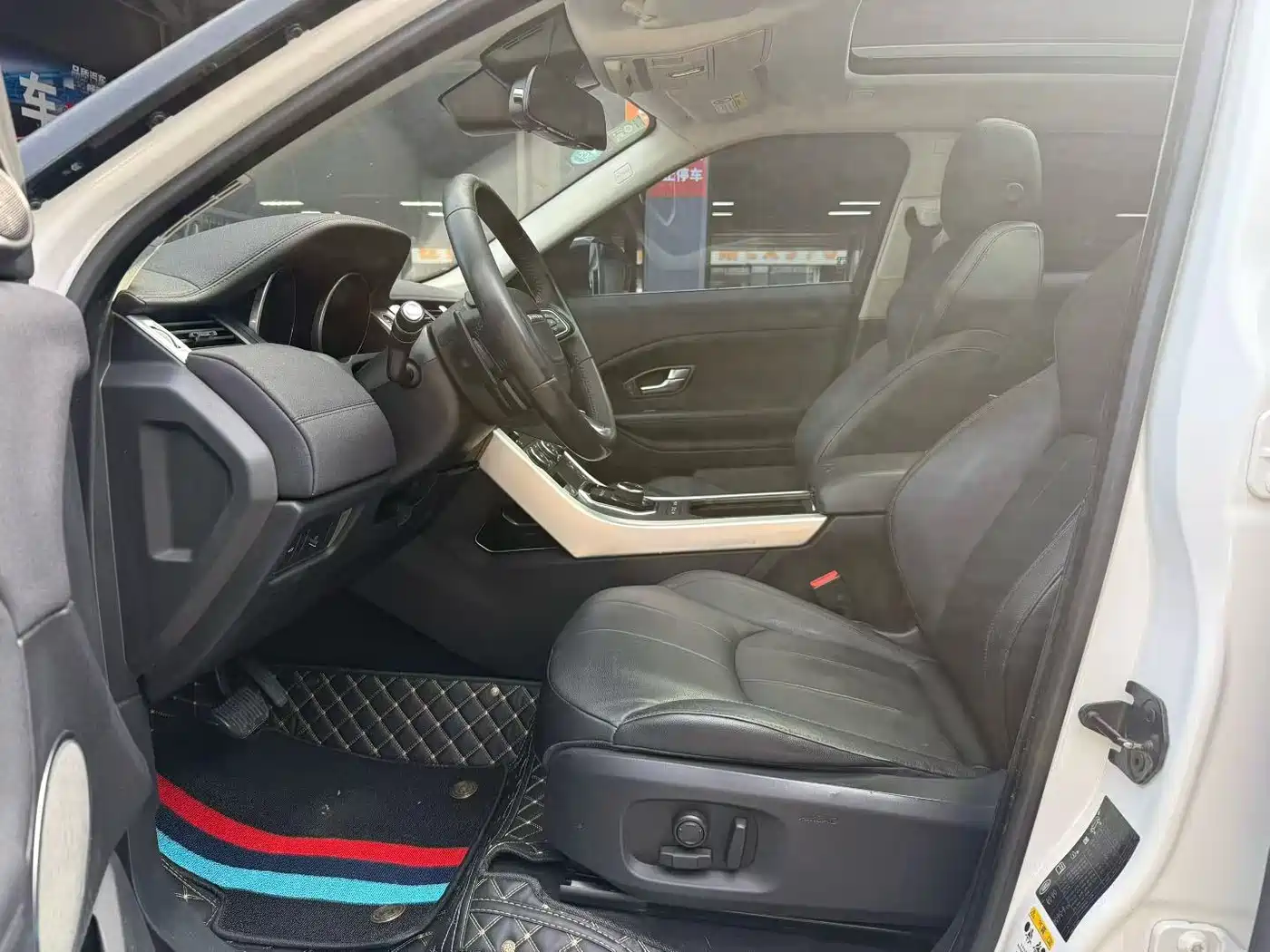 Land Rover Range Rover Evoque 2017 2.0T SE Smart Shine Edition фото 4