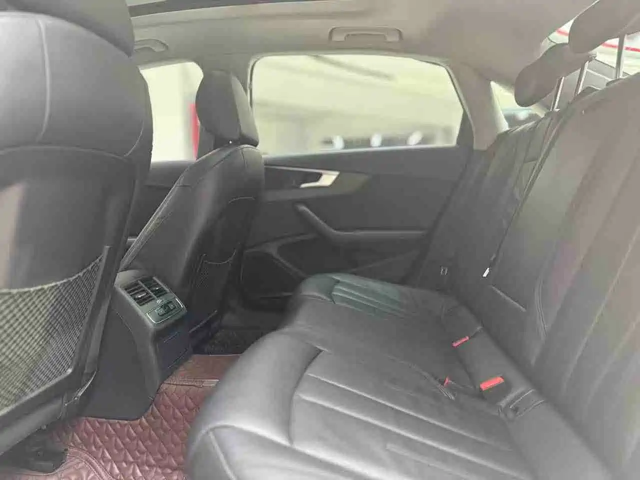 Photo 5 - Audi A4L