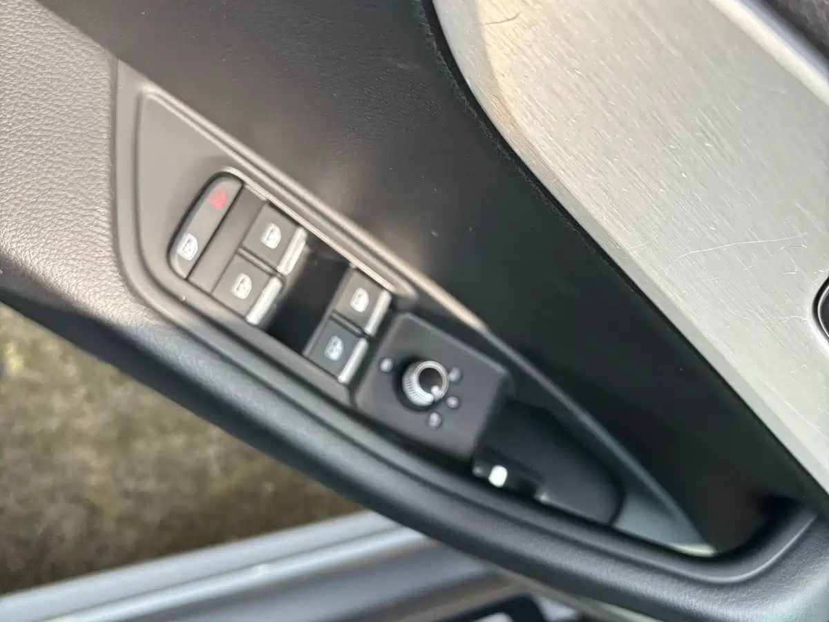 Фото 5 - Audi A4L